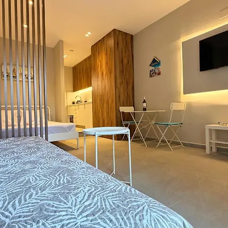 Magdalena Elegant דירה נאוי אפיבטיי